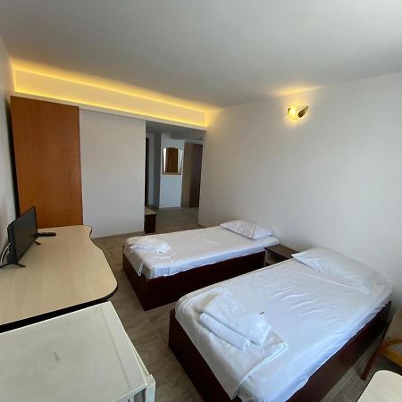 Hotel Gorj Târgu Jiu エクステリア 写真