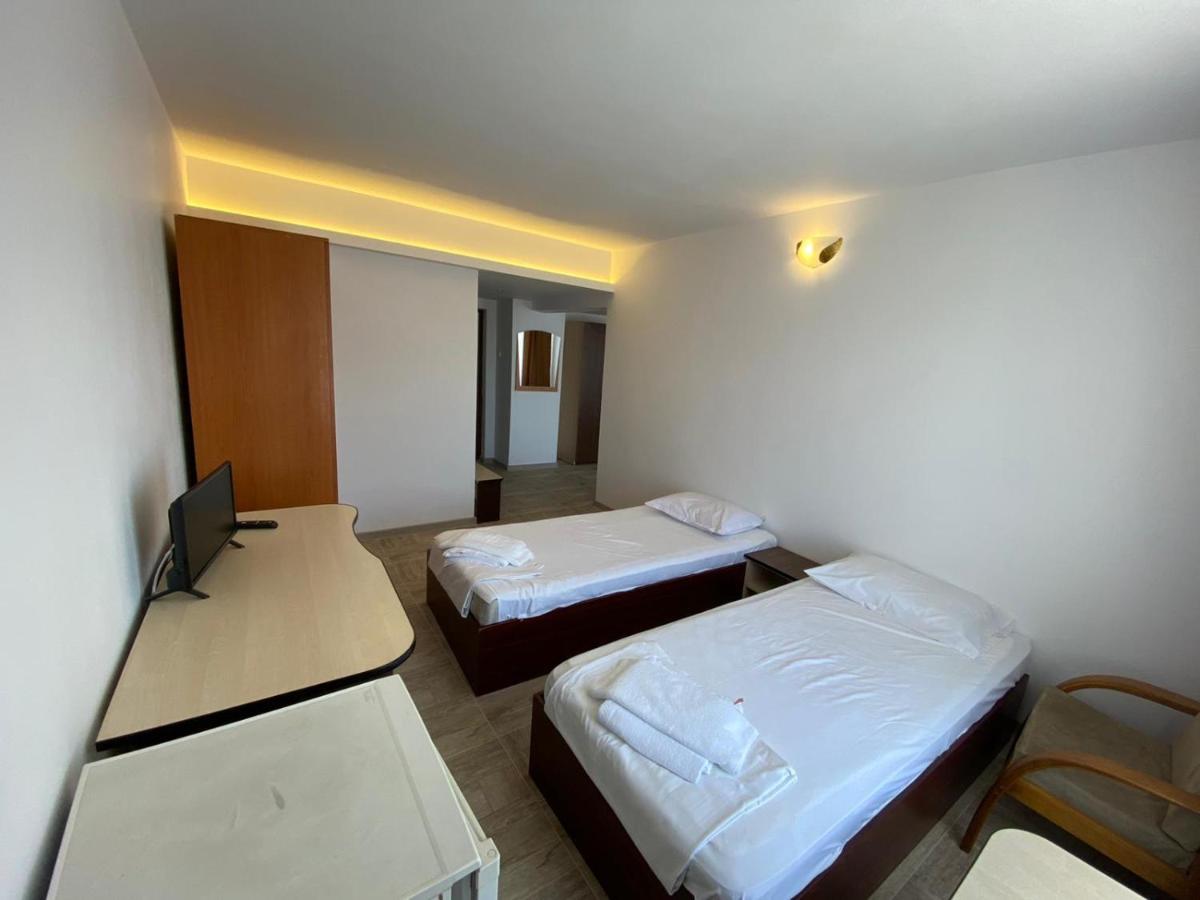 Hotel Gorj Târgu Jiu エクステリア 写真