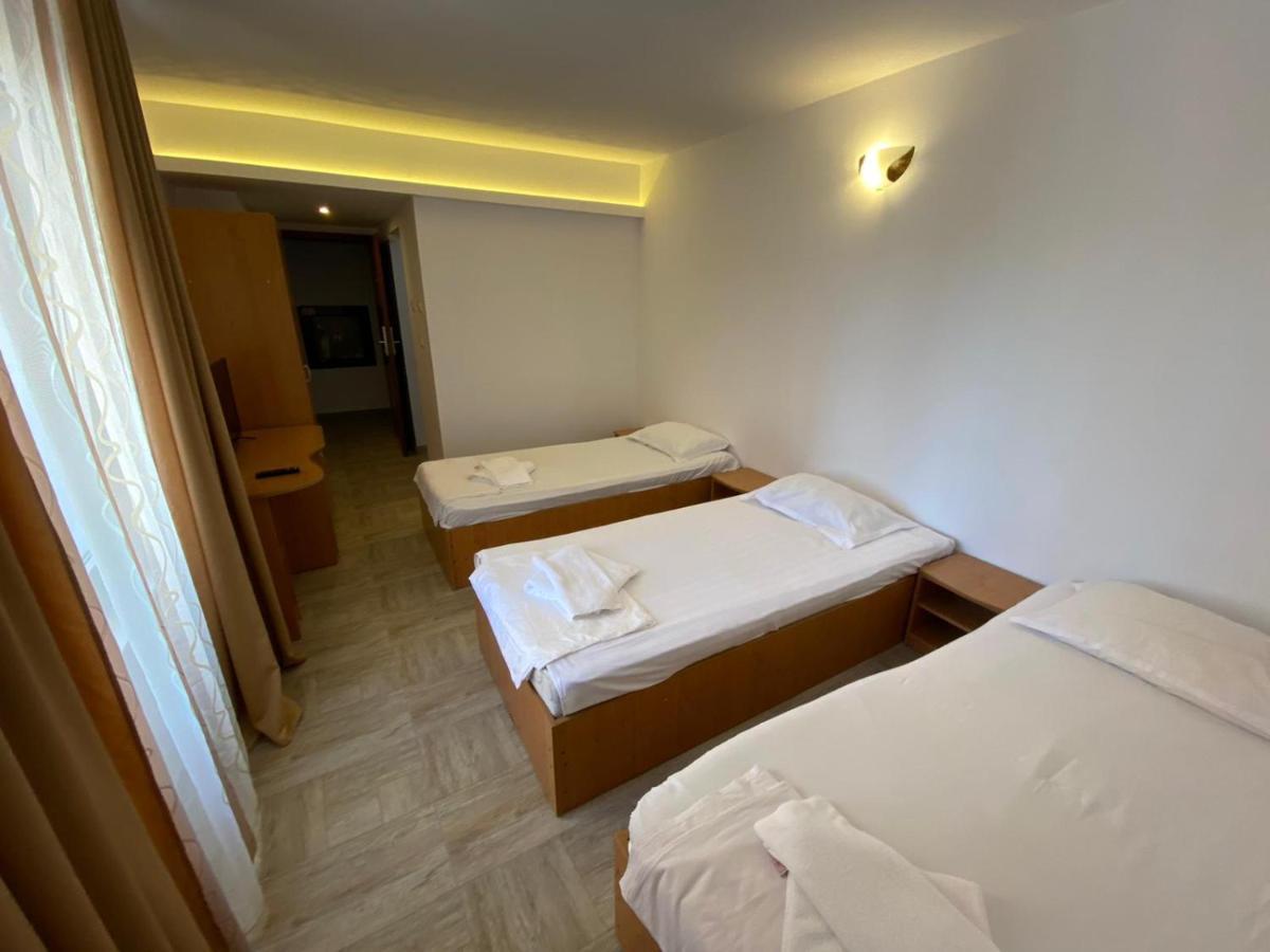 Hotel Gorj Târgu Jiu エクステリア 写真