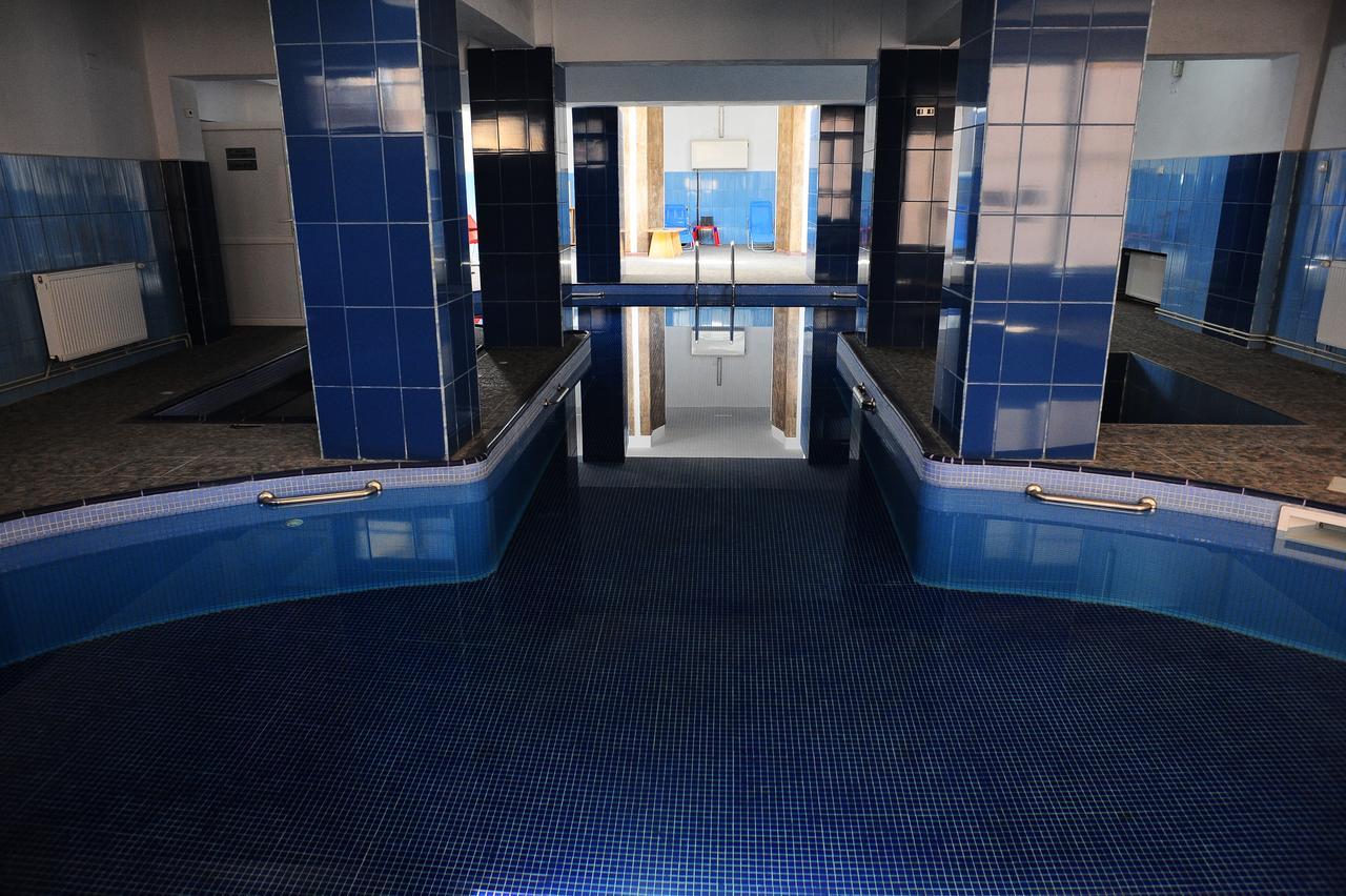 Hotel Gorj Târgu Jiu エクステリア 写真