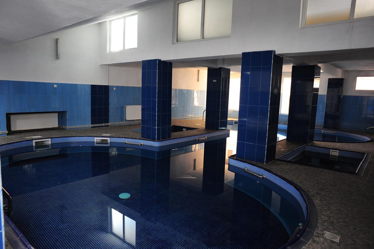 Hotel Gorj Târgu Jiu エクステリア 写真